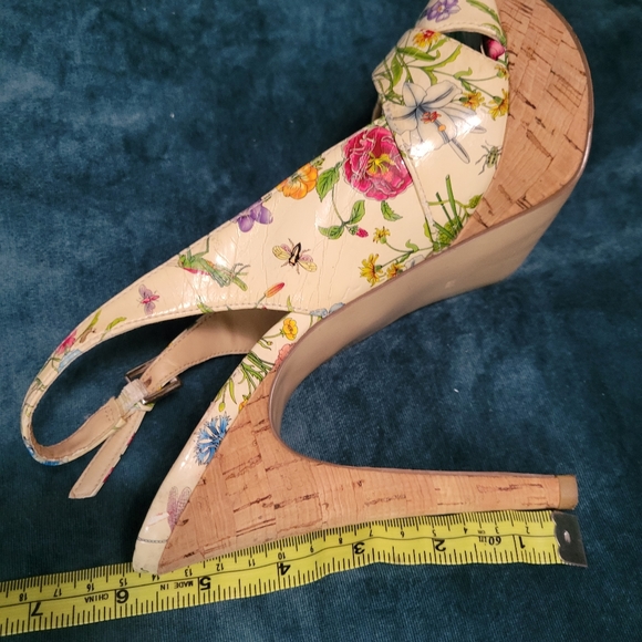 Guess Vintage Floral Cork Slingback Heels - Picture 12 of 13